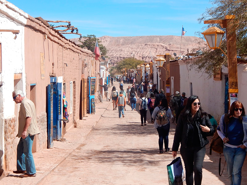 O turismo no deserto do Atacama: Em São Pedro do Atacama podemos descansar e conhecer alguns pontos turísticos próximos à cidade